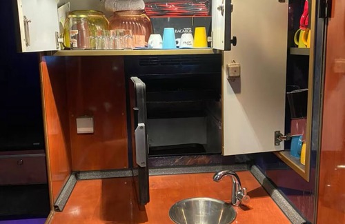 Tirana Casa | Unique Stay: Cozy Nightliner Tour Bus