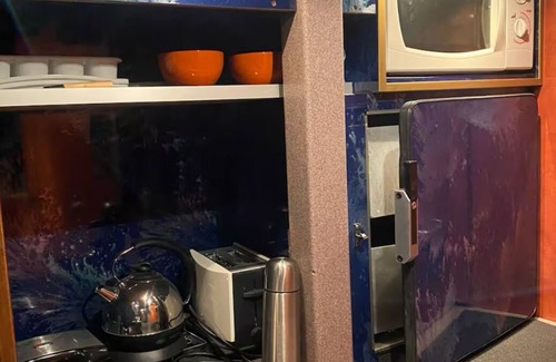Tirana Casa | Unique Stay: Cozy Nightliner Tour Bus