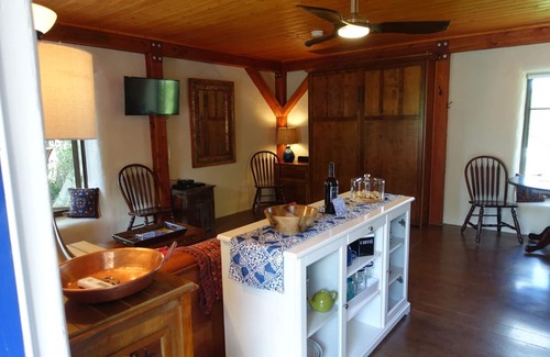Okanagan-Similkameen Cabaña | Única casa de huéspedes Straw Bale con piscina y bañera de hidromasaje (** ahora con energía solar **)