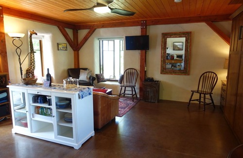 Okanagan-Similkameen Cabaña | Única casa de huéspedes Straw Bale con piscina y bañera de hidromasaje (** ahora con energía solar **)