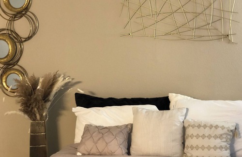 Simi Valley Apartamento | Unique Stylish Getaway in Simi Valley/LosAngeles