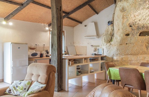 Faverolles Casa | Casa troglodita única en el Valle