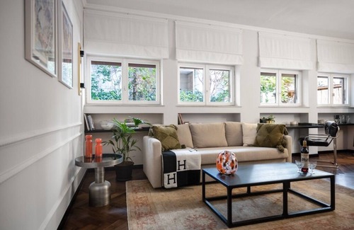 Tel Aviv City Center Apartamento | Unique & Upscale Gem +BombShelter 2 Bedroom, Fully Equipped in Tel Aviv