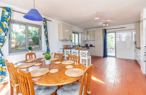 Tavira Villa | Villa de lujo con piscina privada, aire acondicionado, wifi y terrazas con vista al mar.