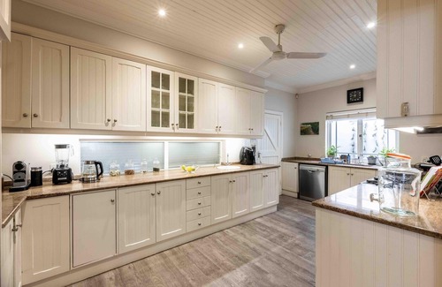 Bishopscourt Casa | Unique Villa with pool and tennis court