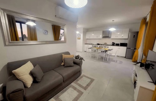 Għadira Apartamento | Unique Waterfront Penthouse: Sea Views - Balcony!