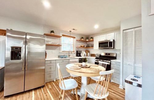 Wildwood Casa | Unique Wildwood 3 BR 1,5 BA Entire House in the Heart of Wildwood!
