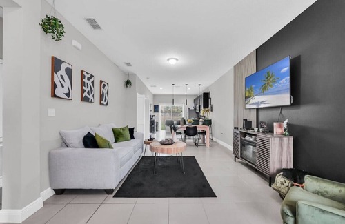 Poinciana Casa | Uniquely Chic home near Disney!