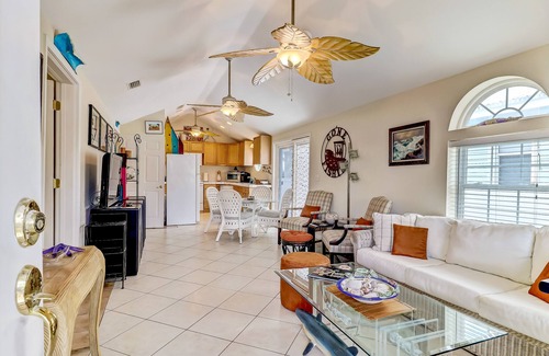 Fernandina Beach Cabaña | Uniquely decorated front duplex with rooftop deck access, within walking distance to the beach