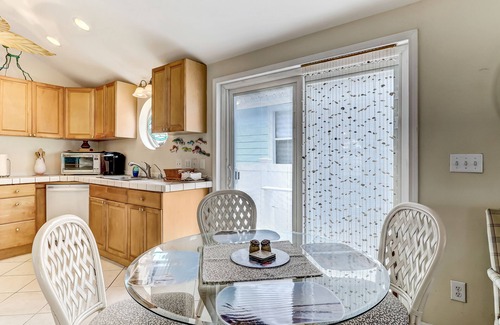 Fernandina Beach Cabaña | Uniquely decorated front duplex with rooftop deck access, within walking distance to the beach