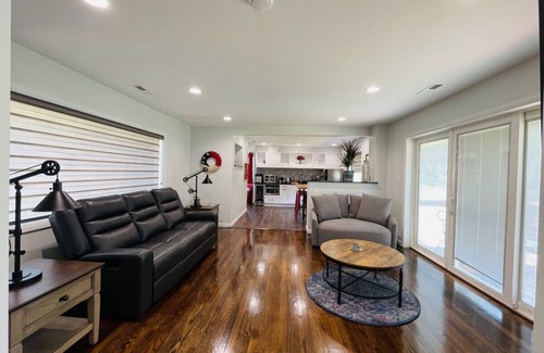 Charlottesville Condominio | Unit 1 Expansive Luxury Suite for up to 4 Persons