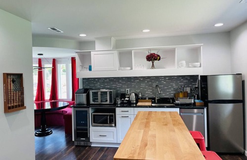 Charlottesville Condominio | Unit 1 Expansive Luxury Suite for up to 4 Persons