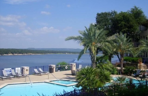 Spicewood Condominio | UNIDAD 1123 Villa de 2 dormitorios y 2 baños en el lago Travis