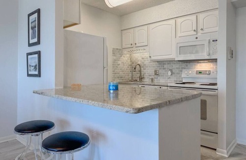 Northeast Virginia Beach Apartamento | Unit 1202 - Your Modern Beach Condo Awaits!