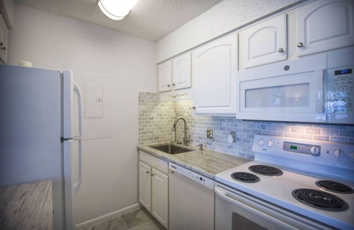 Northeast Virginia Beach Apartamento | Unit 1202 - Your Modern Beach Condo Awaits!