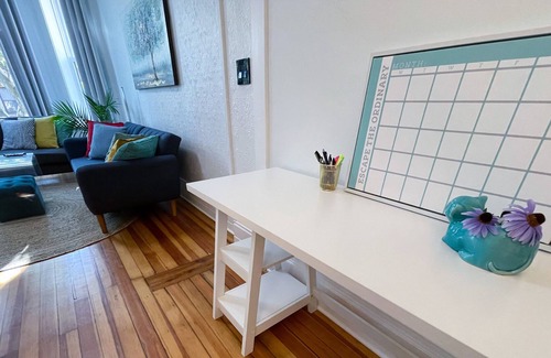 Lakeview Condominio | Sunny 2 Bedroom Condo en el corazón de Wrigleyville