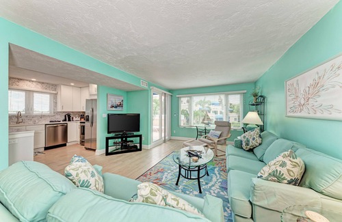 Longboat Key Condominio | Unidad # 210 Vista a la piscina y al jardín