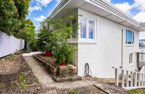 Henderson Apartamento | Sunny Side Getaway with views and deck