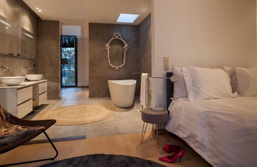 Dieweg Apartamento | Unit 3 - Modern Smart Home Triplex Private Garden & Parking