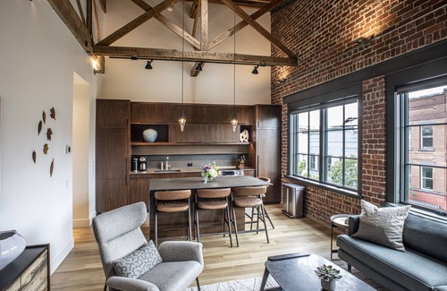 Downtown Asheville Apartamento | Unit 301 offers a unique short-term living experience in downtown