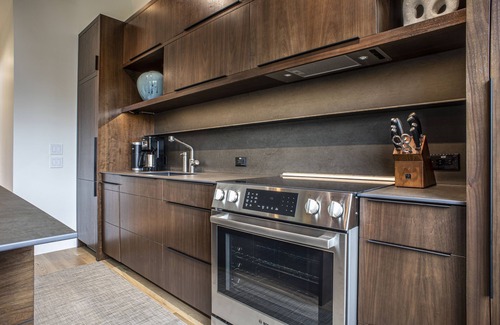Downtown Asheville Apartamento | Unit 301 offers a unique short-term living experience in downtown
