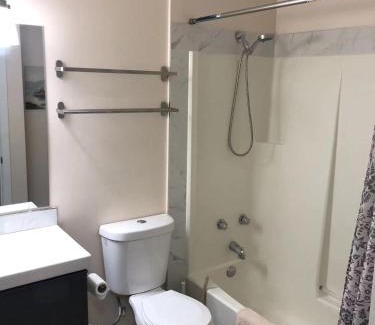 Town Centre Apartamento | unit #302 Mountain view 2 beds in DT