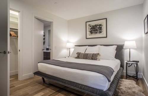 Downtown Asheville Apartamento | Unit 302 offers a unique short-term living experience in downtown