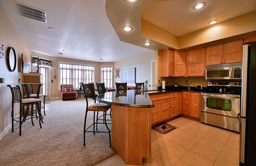 Birchwood Condominio | Unit 433a 1 Bd/ 1 Ba Condo 1 Bedroom Condo by RedAwning
