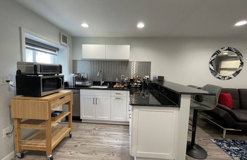 Charlottesville Condominio | Unit 5 - Cozy Lower Level Studio Suite