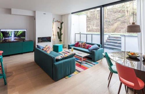 Dieweg Casa | Unit 6 - Colorful Smart Home Triplex Private Garden & Parking