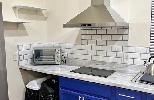 Canoga Park Casa | Unit A - Near UCLA WH, Kaiser, Dignity, Cedars Providence, RAMS & More