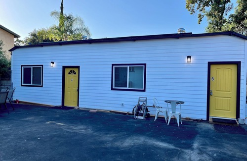 Canoga Park Casa | Unit B - Near UCLA WH, Kaiser, Dignity, Cedars Providence, RAMS & More