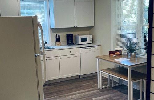 Folly Beach Apartamento | Unit B, Spirit of Folly, Pet Friendly, 2 short blocks - 100 yards - to the beach