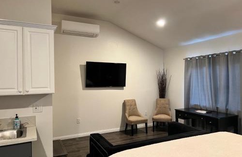 Palms Casa | Unit B with big yard