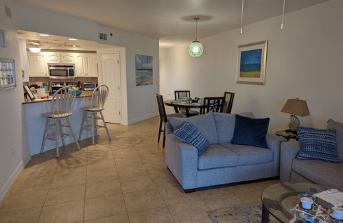 New Smyrna Beach Condominio | Unit in coveted Oceanwalk complex steps from the ocean with partial ocean views