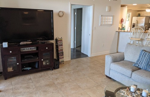 New Smyrna Beach Condominio | Unit in coveted Oceanwalk complex steps from the ocean with partial ocean views