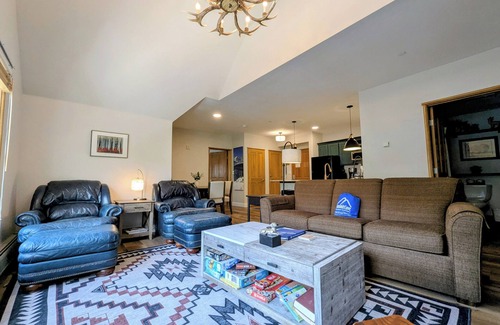 River Run Condominio | Jack Pine 8007 Dos camas grandes, a pie de pendientes, WIFI GRATUITO, vistas de River Run By SummitCove Lodging
