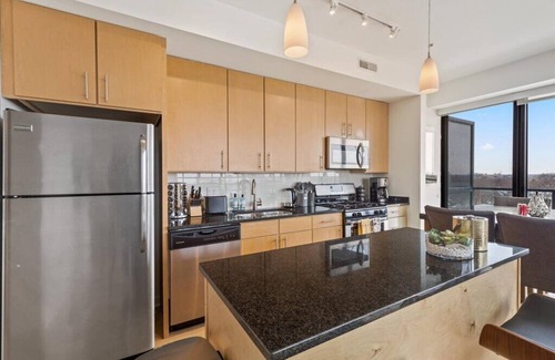 Evanston Apartamento | "Unity of Evanston" 3 BDR+2BA ModernLuxe High Rise