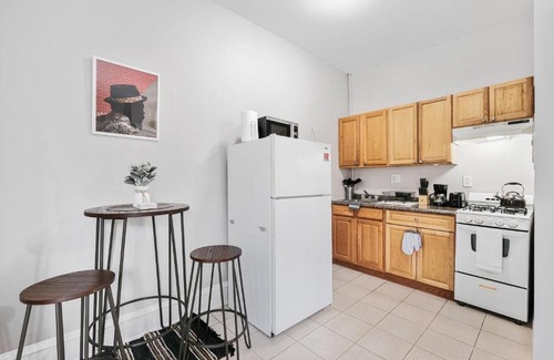 Spruce Hill Apartamento | University City, Chic Studio Apartment by A.C.T.
