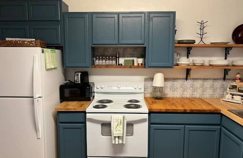Henderson Casa | University Cottage