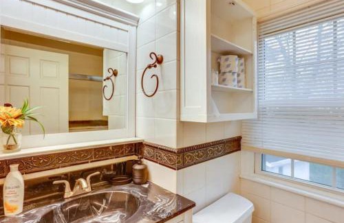 College Park Casa | University Villa near Bucknell with Pool
