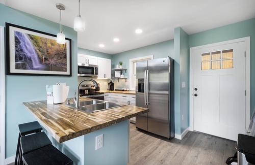 Skyland Casa | Unleash the Adventure with hot tub. Pet-Friendly!