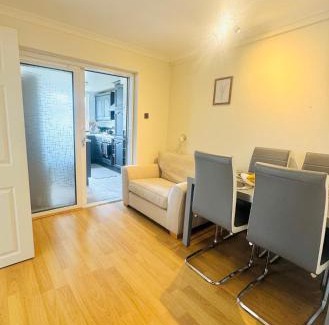 Aylesbury Casa | Unnati stay