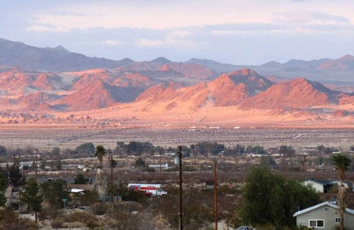 Twentynine Palms Casa | Unobstructed MOUNTAIN VIEWS, 3 minutes to Joshua Tree NP.