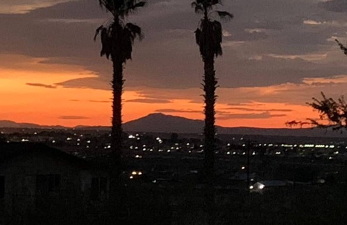 Twentynine Palms Casa | Unobstructed MOUNTAIN VIEWS, 3 minutes to Joshua Tree NP.