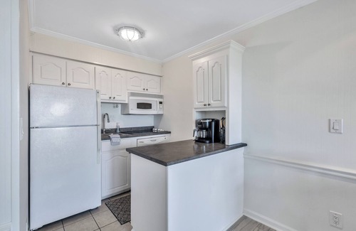 North Forest Beach Condominio | Unobstructed Oceanfront 1 bedroom condo with King size bed!