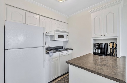 North Forest Beach Condominio | Unobstructed Oceanfront 1 bedroom condo with King size bed!