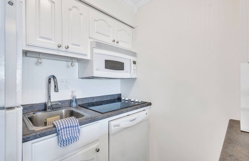 North Forest Beach Condominio | Unobstructed Oceanfront 1 bedroom condo with King size bed!