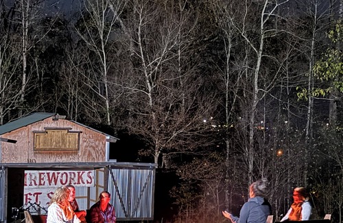South Pittsburg Cabina | Unplug and hide from the world in this rustic South Pittsburg cabin