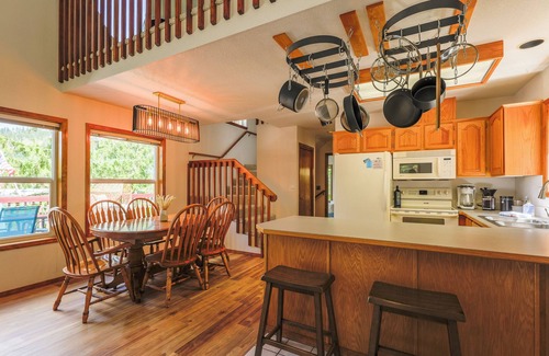 Bayview Casa | Unplug and reconnect with nature - book your stay and wake up to the lake's magic!
